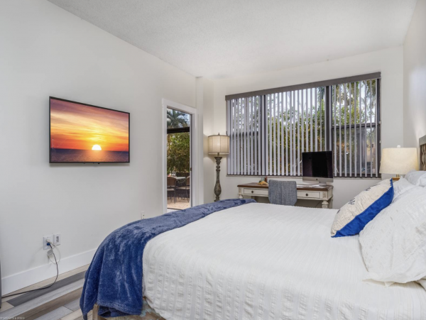 Beautiful Two Bedroom Vacation Rental Condo in Siesta Key